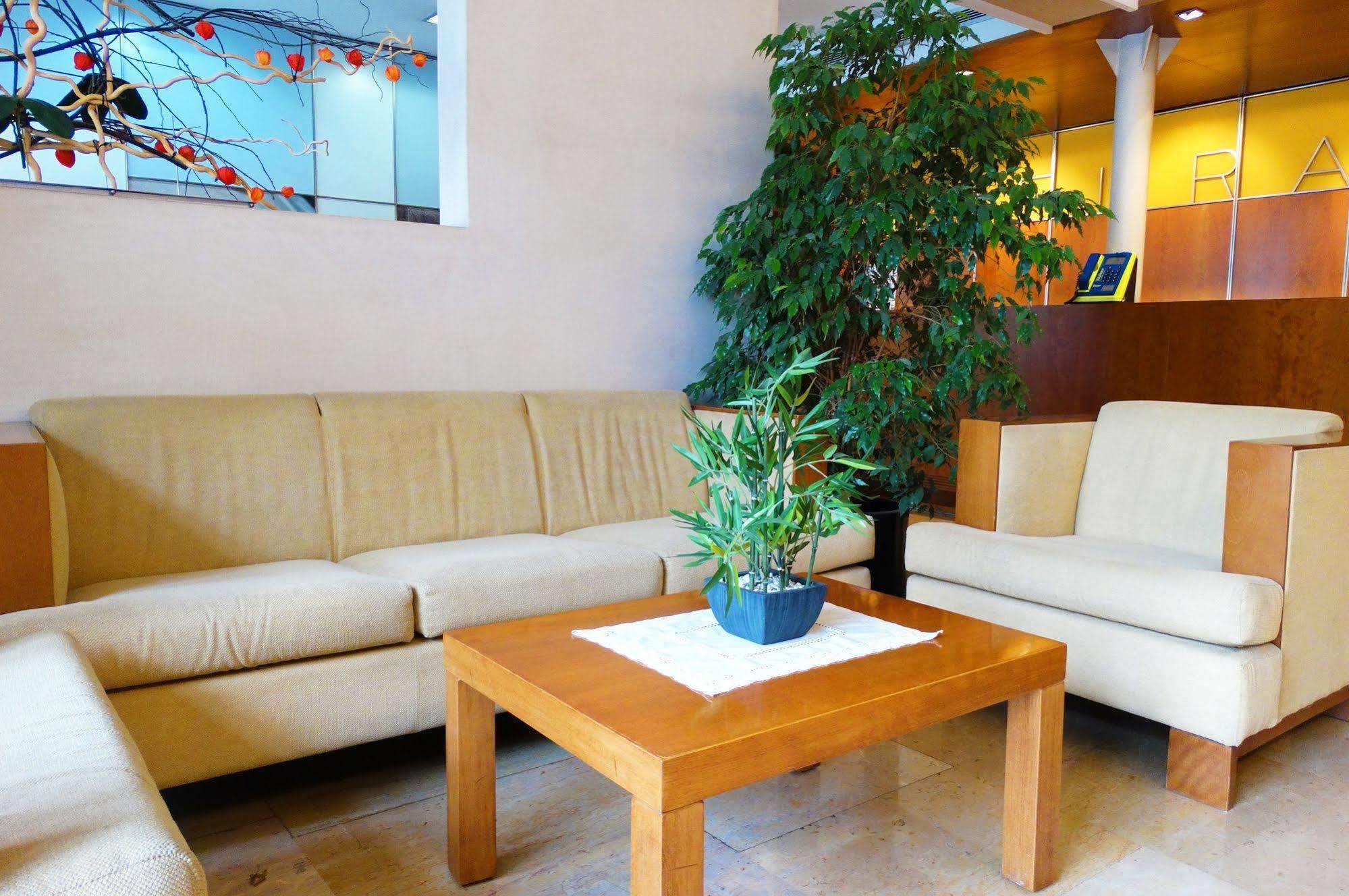 Hotel Rambla Figueres Esterno foto