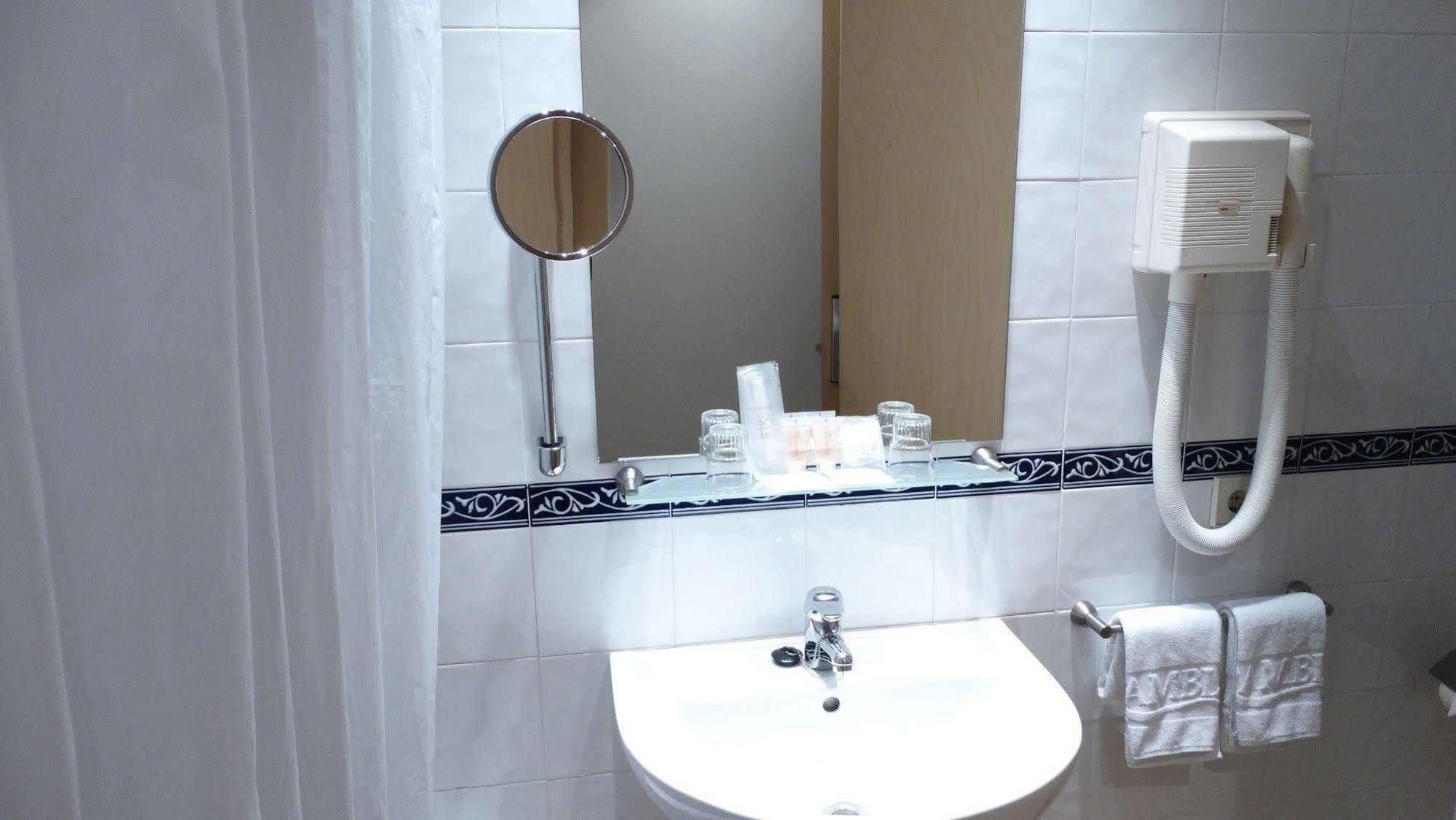 Hotel Rambla Figueres Esterno foto